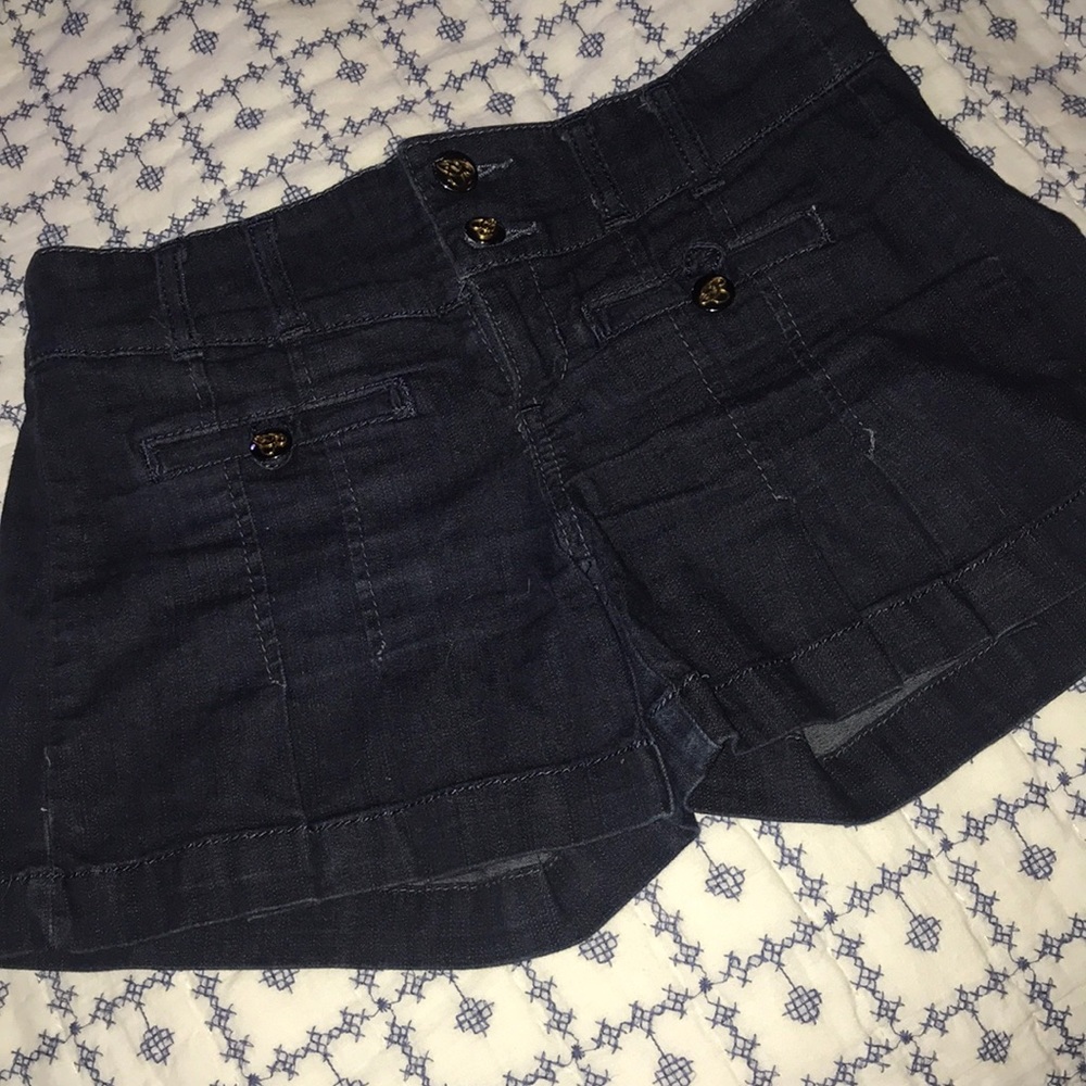 GUESS Stretchy mini jean shorts
